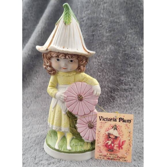 Victoria Plum Fairy Ceramic Figurine Floral Vintage 1982 - Picture 1 of 3